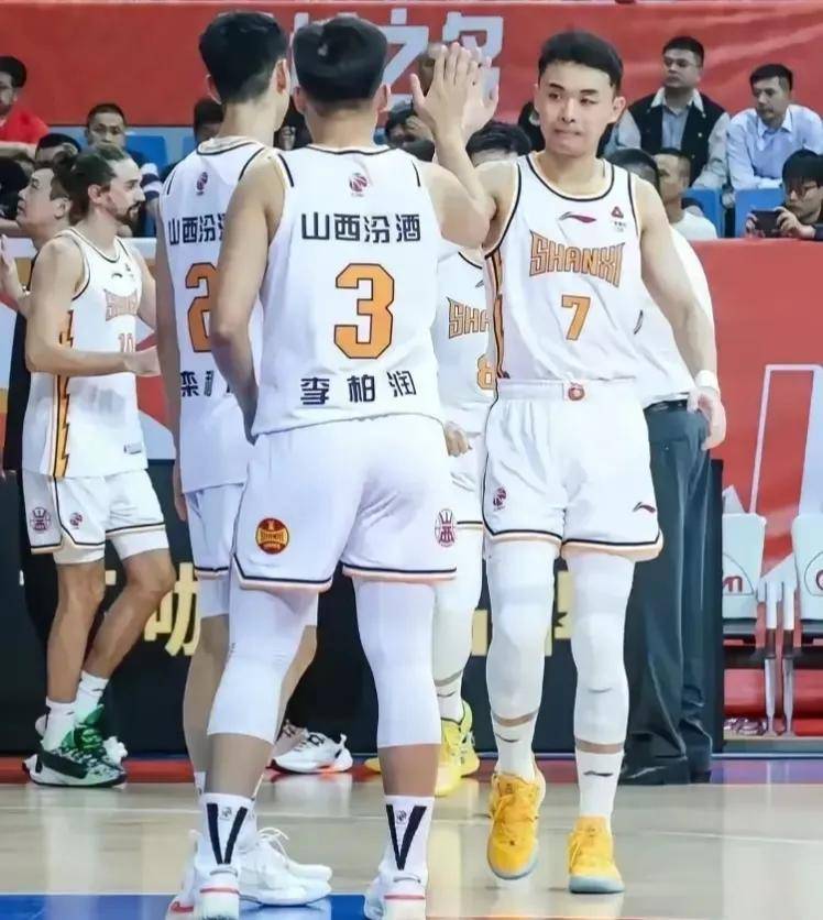 关于新疆男篮全面压制广厦队，实现逆转胜利的信息
